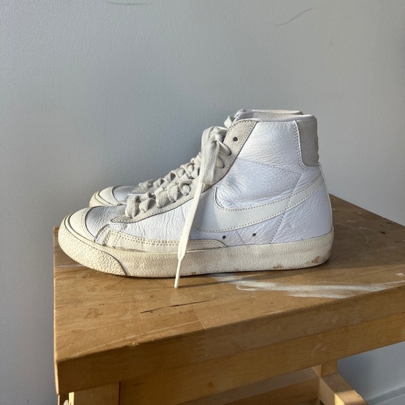Nike Women's Blazer Mid Sneaker - Picture 1 of 4